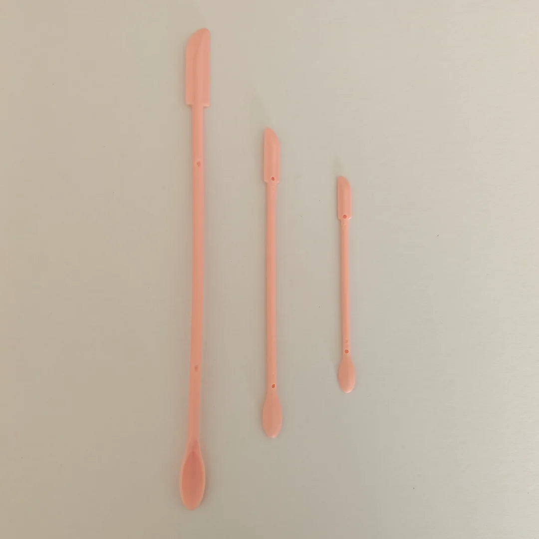 3-Piece Set of Multi-Size Mini Cosmetic Scrapers, Used for Scraping Cosmetics, to Get the Last Drop of Lotion or Cream from Narrow Bottles and Cans, Small Scrapers